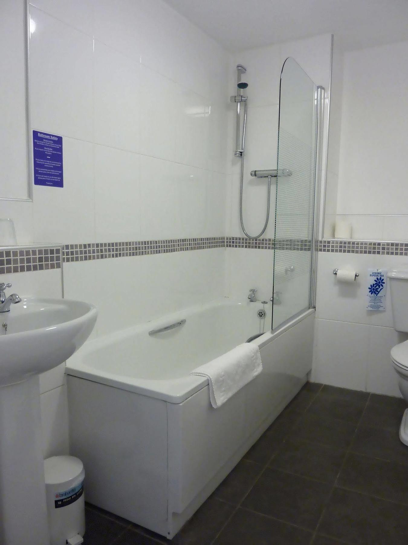 The Coniston Inn - The Inn Collection Group Room photo
